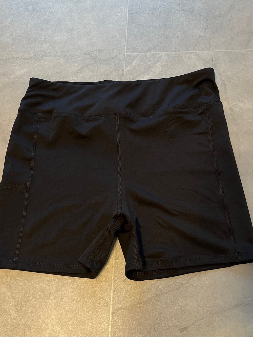 Tommy Bahama Golf women Black Performance Shorts - L/G Stretch
